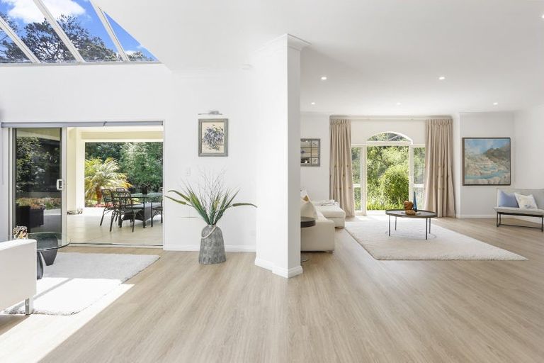 Photo of property in 7 Hobbs Road, Matakatia, Whangaparaoa, 0930