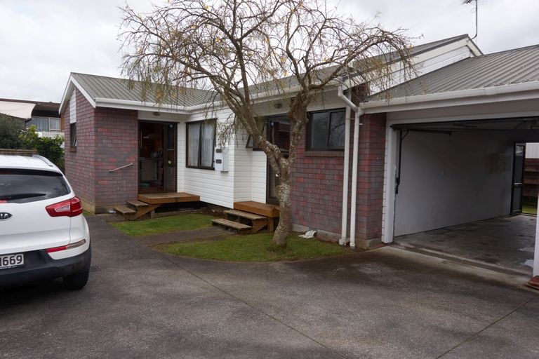 Photo of property in 2/29 Beach Road, Pahurehure, Papakura, 2113