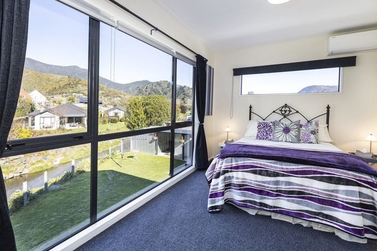 Photo of property in 15 Beach Road, Waikawa, Picton, 7220