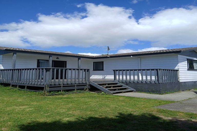 Photo of property in 2/12 Melleray Place, Randwick Park, Auckland, 2105