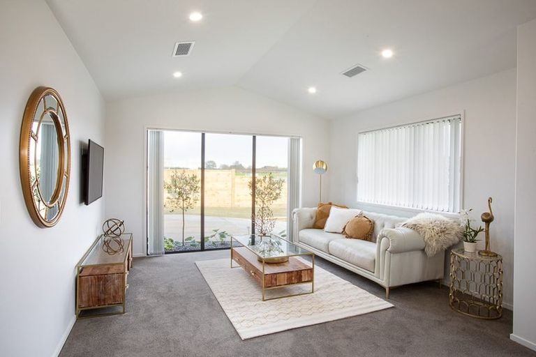 Photo of property in 45 Te Taniwha Road, One Tree Point, 0118