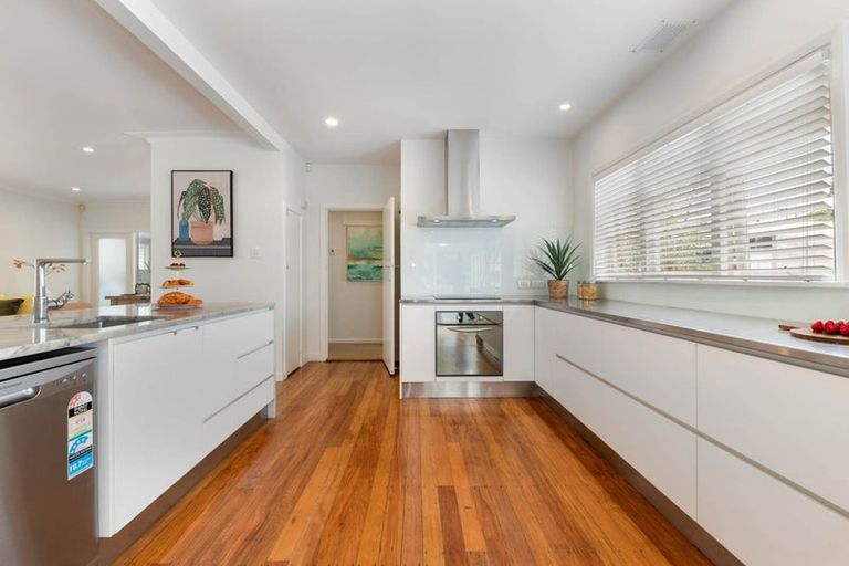 Photo of property in 31 Williamson Avenue, Belmont, Auckland, 0622