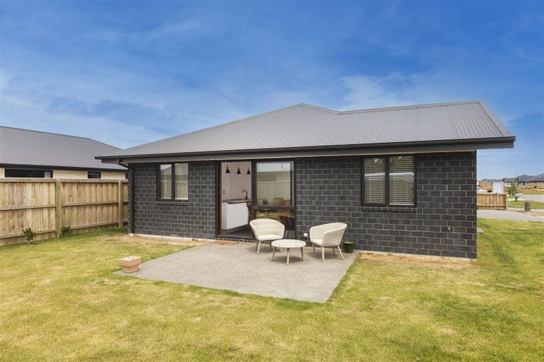 Photo of property in 8 Wykes Place, Amberley, 7410