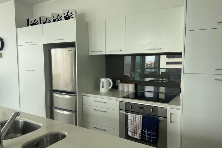 Photo of property in Sentinel Apartments, 904/3 Northcroft Street, Takapuna, Auckland, 0622