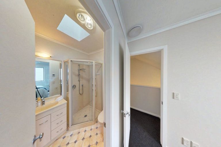 Photo of property in 17 Sirsi Terrace, Broadmeadows, Wellington, 6035