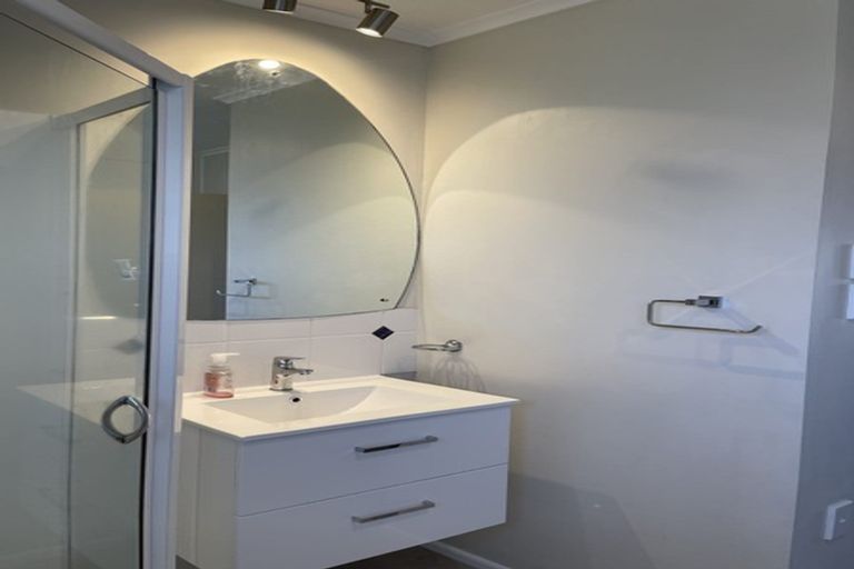 Photo of property in 43 Grassways Avenue, Pakuranga, Auckland, 2010