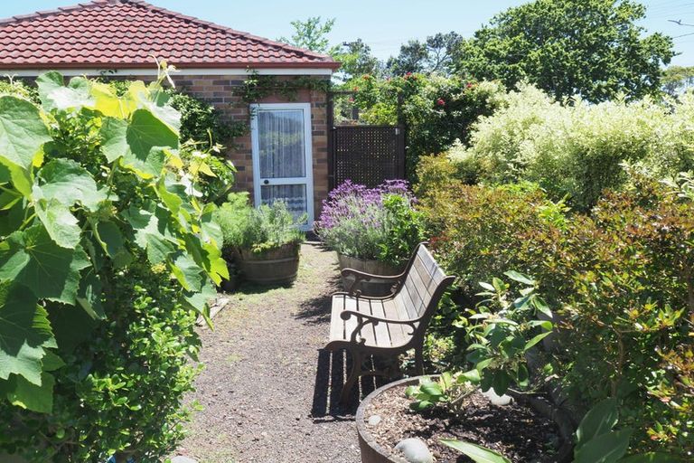 Photo of property in Salisbury Court, 1/139 Connell Street, Blockhouse Bay, Auckland, 0600