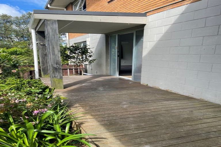 Photo of property in 4 Geoffrey Road, Torbay, Auckland, 0630