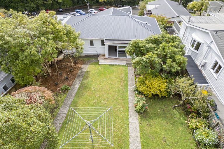 Photo of property in 37 Woodmancote Road, Khandallah, Wellington, 6035