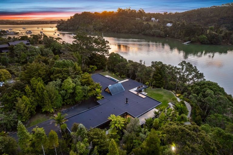 Photo of property in 20 Oscar Road, Greenhithe, Auckland, 0632