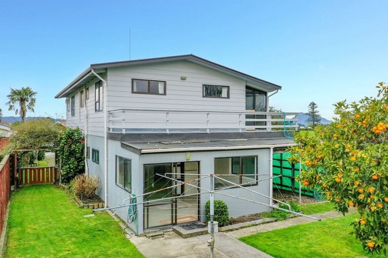 Photo of property in 18 Tawhara Place, Edgecumbe, 3120