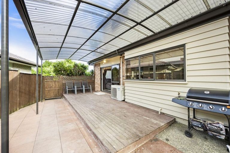 Photo of property in 1 Seresin Crescent, Flat Bush, Auckland, 2016