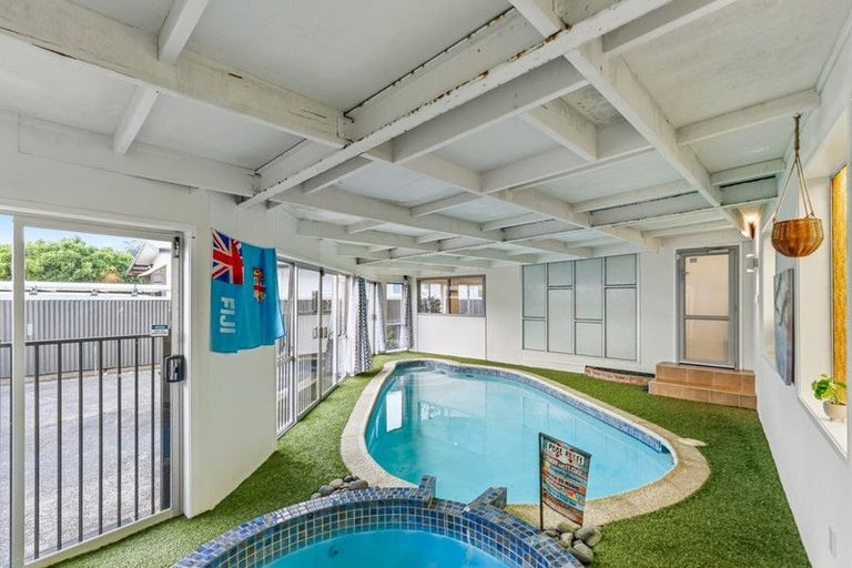 Photo of property in 12 Knox Road, Swanson, Auckland, 0612