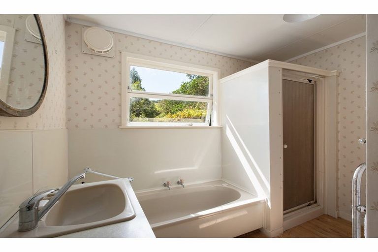 Photo of property in 150 Thames Coast Sh25 Road, Whakatete Bay, Thames, 3575