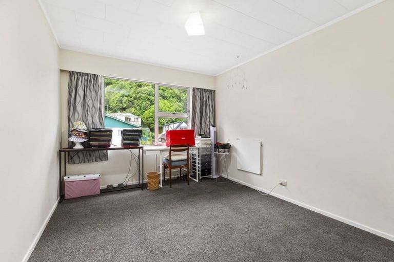 Photo of property in 13 Fyvie Avenue, Tawa, Wellington, 5028