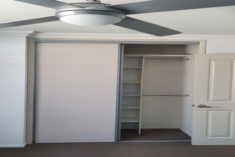 Photo of property in 27 Pahi Place, West Harbour, Auckland, 0618