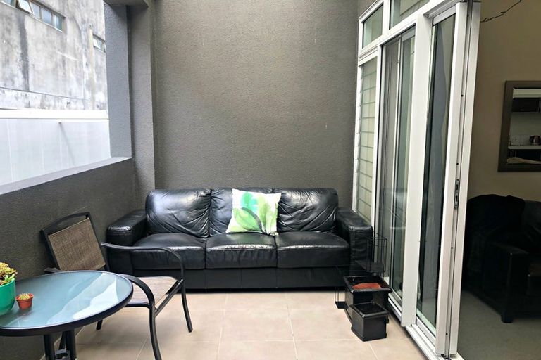 Photo of property in Las Olas De Cuba, 11/35 Torrens Terrace, Mount Cook, Wellington, 6011