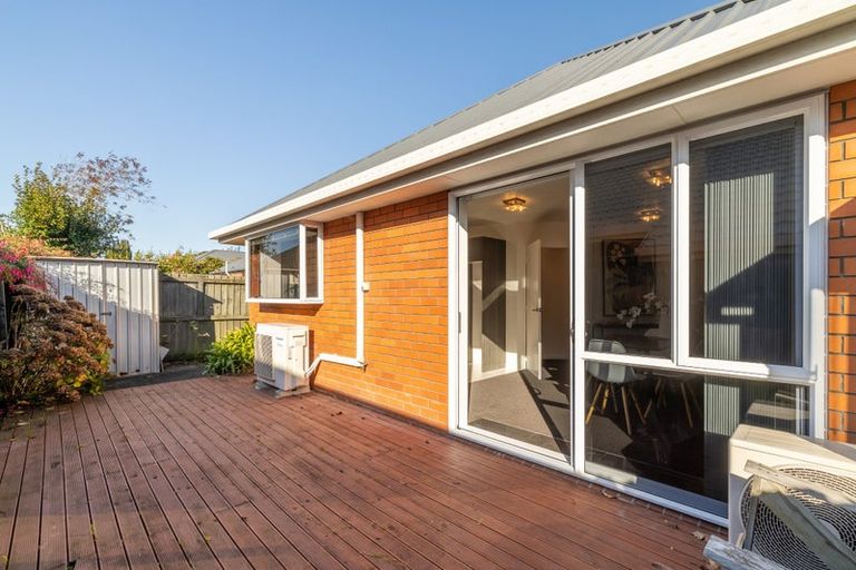 Photo of property in 2/52a Berkshire Drive, Avonhead, Christchurch, 8042