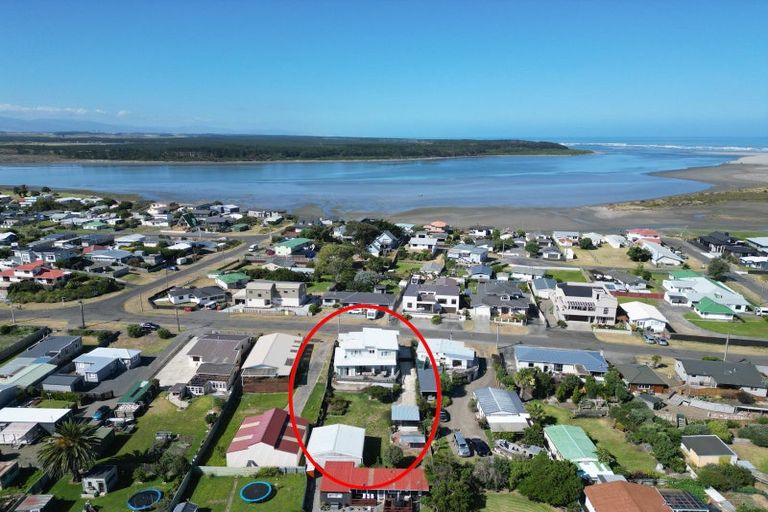 Photo of property in 9 Roore Street, Foxton Beach, Foxton, 4815
