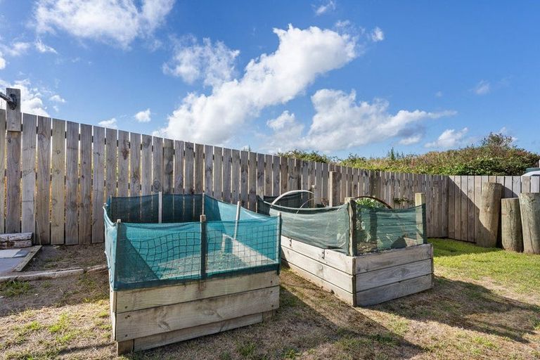 Photo of property in 60 Sarah Street, Waikawa Beach, Levin, 5573