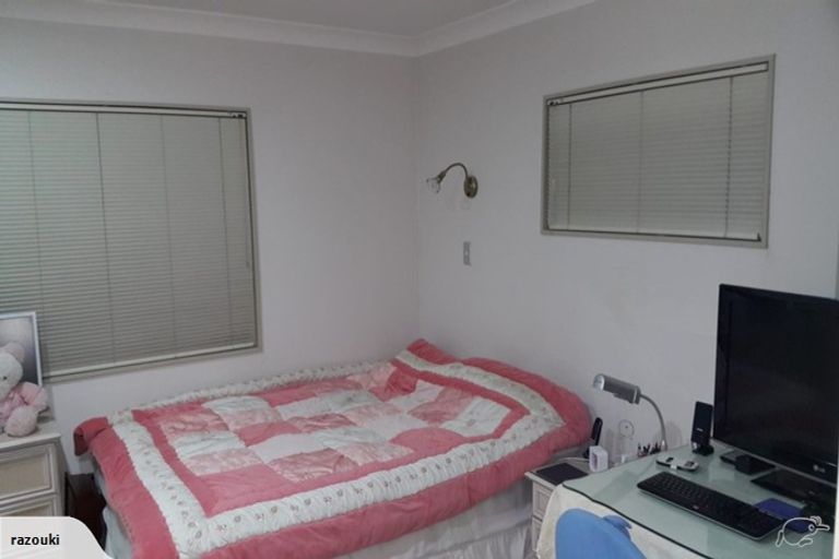 Photo of property in 6 Black Teal Close, Unsworth Heights, Auckland, 0632