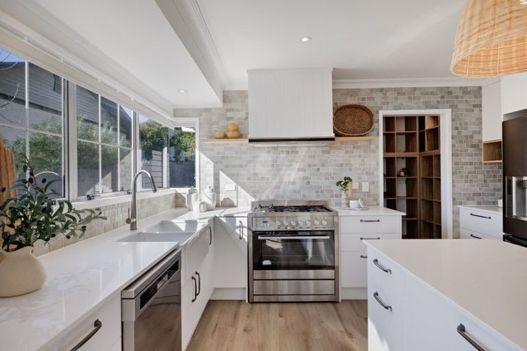 Photo of property in 384b Devonport Road, Tauranga South, Tauranga, 3112