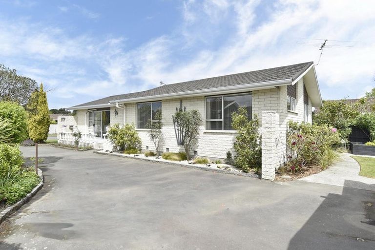 Photo of property in 43 Valecrest Avenue, Parklands, Christchurch, 8083