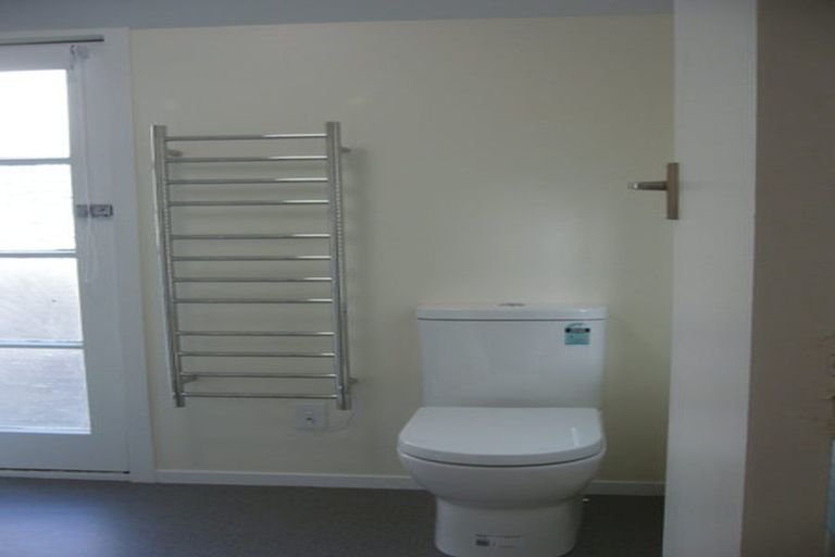 Photo of property in 4 Hawker Street, Mount Victoria, Wellington, 6011