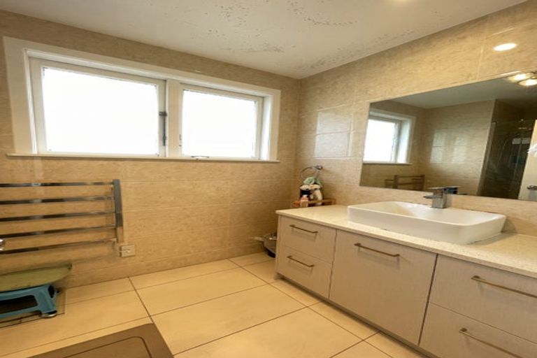 Photo of property in 538 Glenfield Road, Glenfield, Auckland, 0629