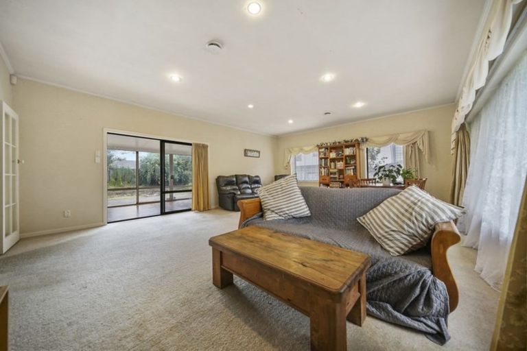 Photo of property in 13 Birdwood Avenue, Papatoetoe, Auckland, 2025