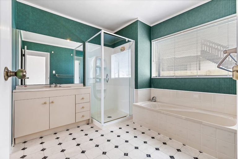 Photo of property in 7 Gala Place, Henderson, Auckland, 0612