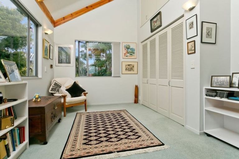 Photo of property in 1/37 Holland Road, Hillcrest, Auckland, 0627