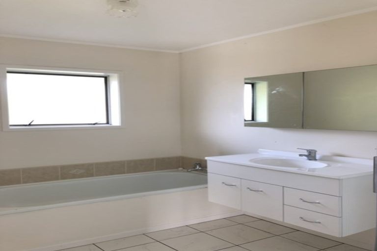 Photo of property in 1/84 Velma Road, Hillcrest, Auckland, 0627