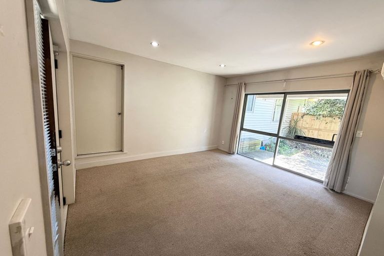 Photo of property in 307 Riccarton Road, Upper Riccarton, Christchurch, 8041