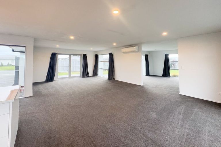 Photo of property in 20 Sequoia Way, Rangiora, 7400