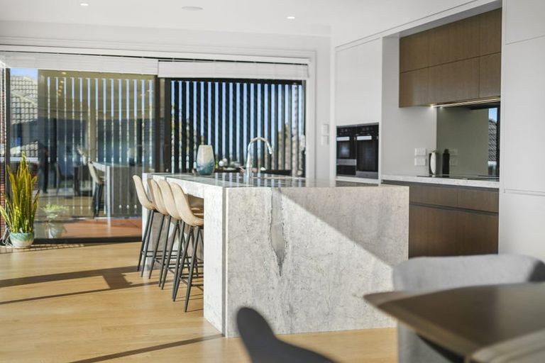 Photo of property in 37 Lake Pupuke Drive, Takapuna, Auckland, 0622