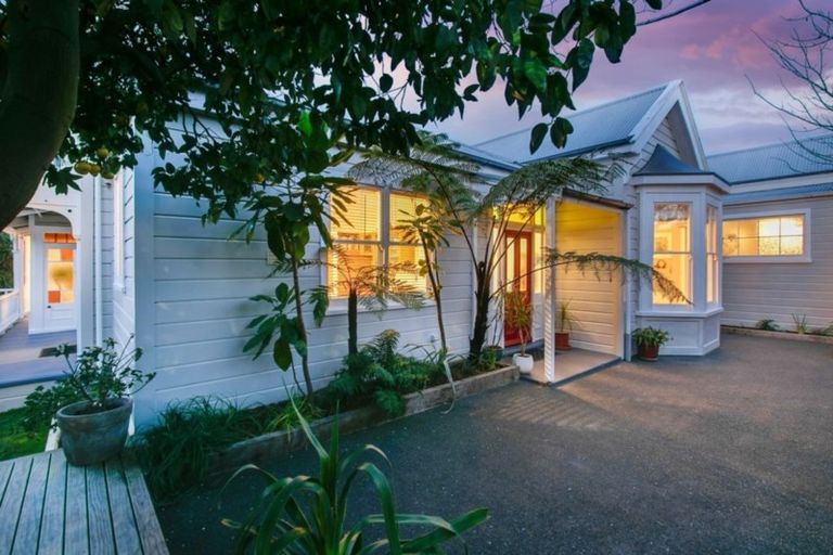Photo of property in 13 Colenso Avenue, Hospital Hill, Napier, 4110