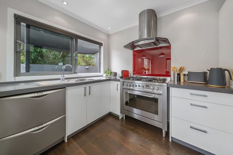 Photo of property in 19 Court Road, Tawa, Wellington, 5028