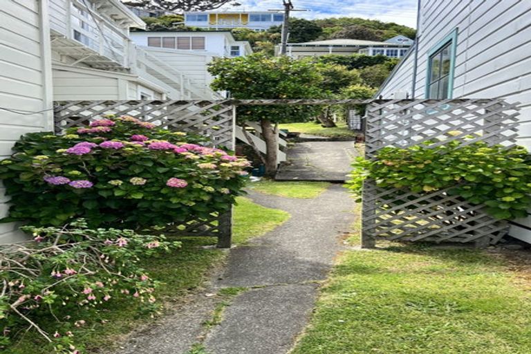 Photo of property in 22 Hawker Street, Mount Victoria, Wellington, 6011