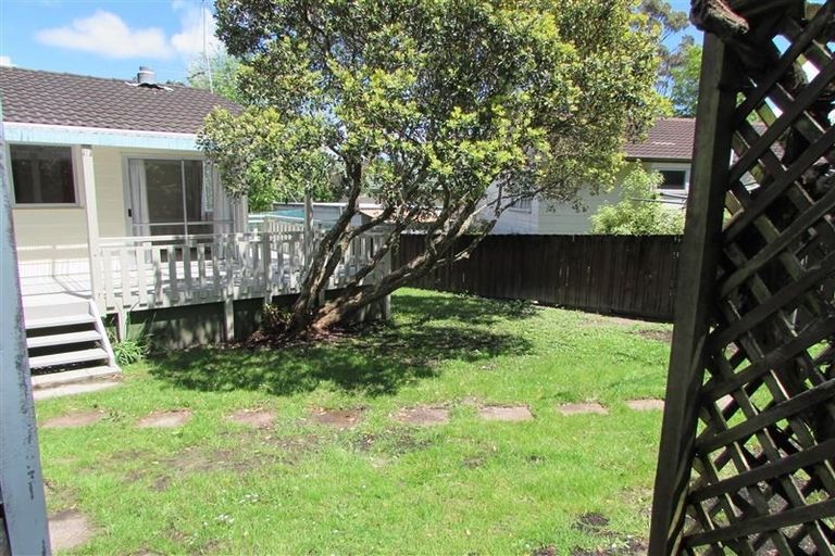 Photo of property in 4 Ballial Place, West Harbour, Auckland, 0618