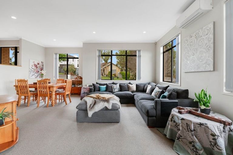 Photo of property in 4 Kingtide Place, Red Beach, 0932