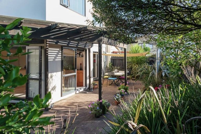 Photo of property in 11 Bunker Rise, Golflands, Auckland, 2013