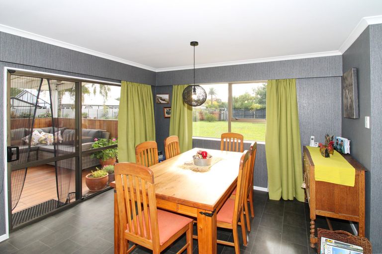 Photo of property in 5 Chisholm Place, Carterton, 5713