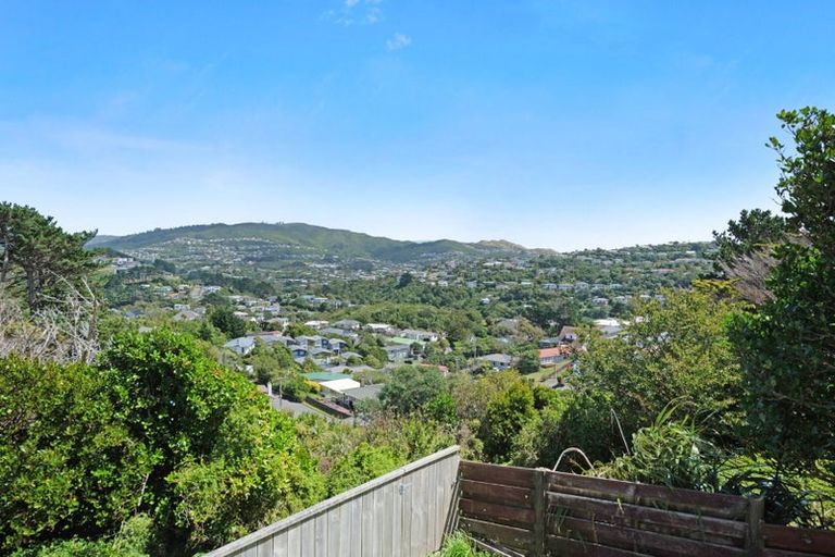 Photo of property in 34 Edgecombe Street, Newlands, Wellington, 6037