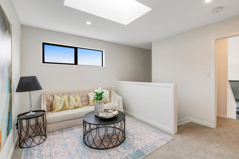 Photo of property in 5 Kawau Close, Orewa, 0931