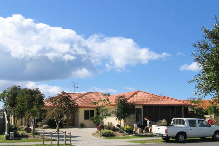 Photo of property in 27 Mcleod Place, Papamoa Beach, Papamoa, 3118