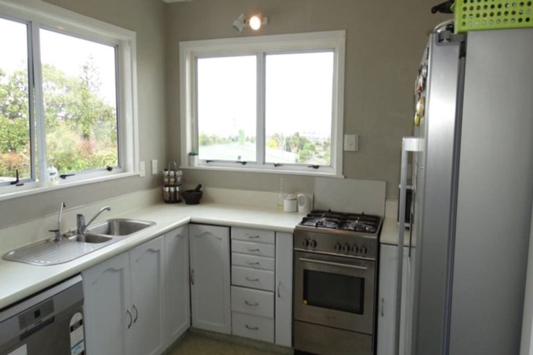 Photo of property in 1/7 Te Atatu Road, Te Atatu South, Auckland, 0610