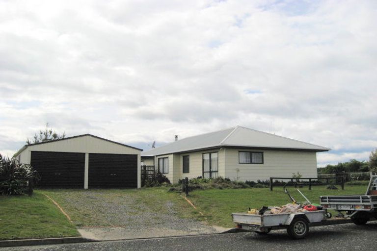 Photo of property in 3 Sand Dune Grove, Waikawa Beach, Levin, 5573