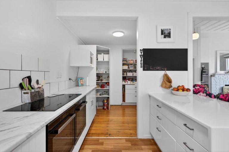 Photo of property in 32 Franklin Road, Paparoa, 0571