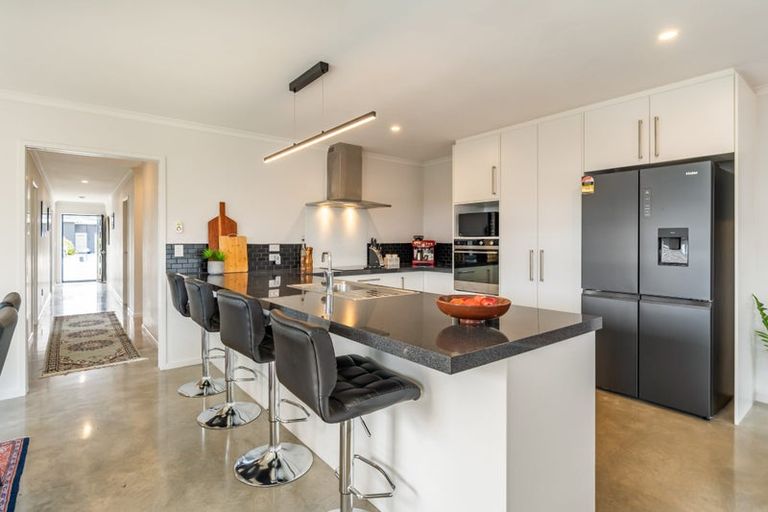 Photo of property in 14 Passchendaele Grove, Trentham, Upper Hutt, 5018